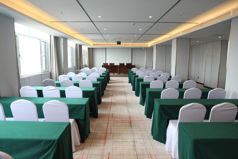 Green Oriental Hotel (Qingdao South Road, Caoxian County, Heze) meeting room