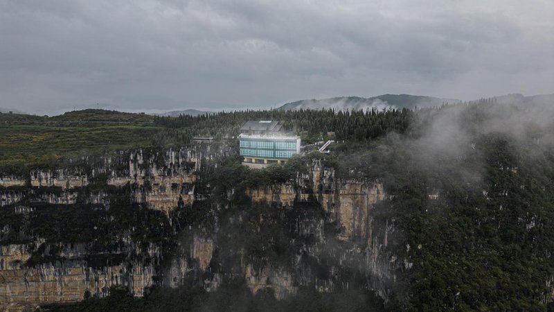 Cliff  Hotel Over view