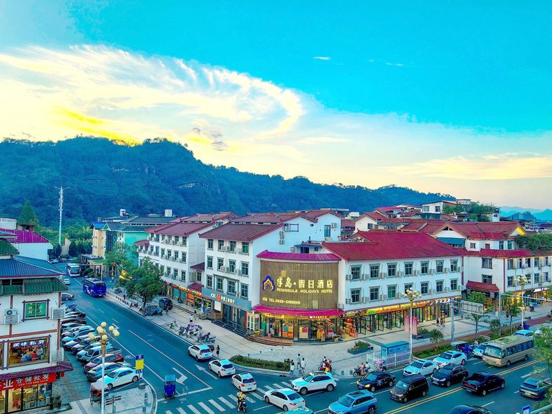 Peninsula Holiday Hotel (Wuyishan Sangu Resort) Over view