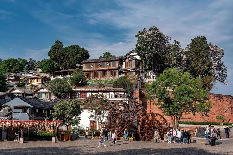 丽江嵌雪楼酒店外景图
