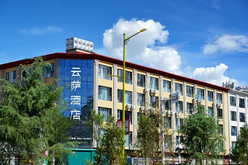 拉萨云萨酒店外景图