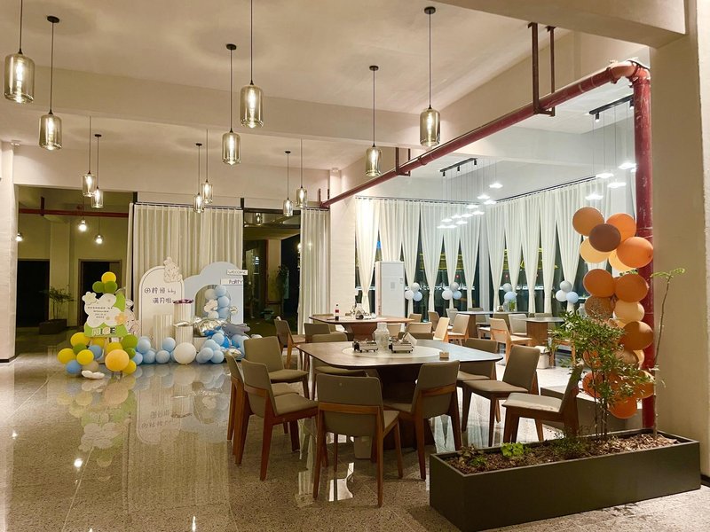 Phoenix Zhuoqi Homestay (Shanghe Old Street Homestay Town) Restaurant