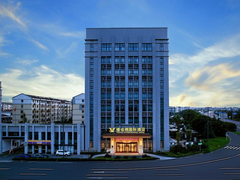 Vienna International Hotel (Huai'an Lianshui Development Zone High-speed Railway Station) Over view