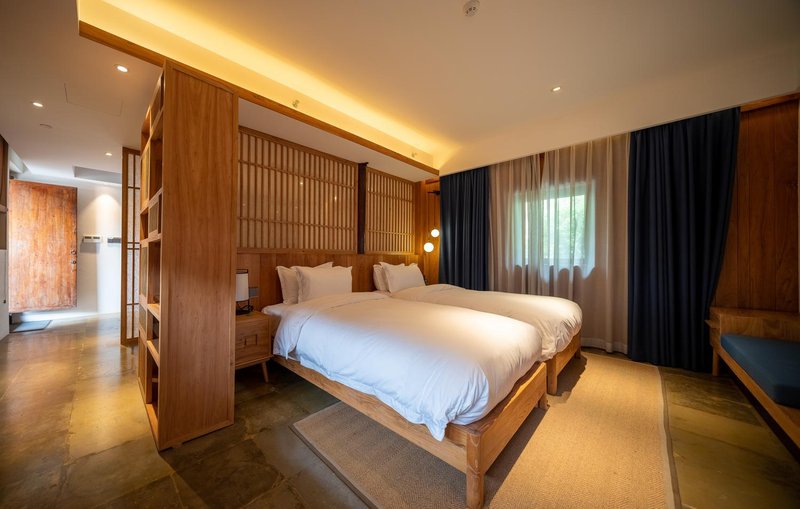 literary family literary atmosphere Guest Room