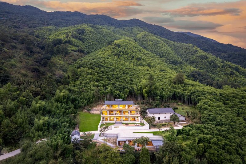 Crossing the Mountain Tingyun·Yewang Valley Villa Resort Hotel (Anji Shenxi Canyon Drifting Branch) Over view