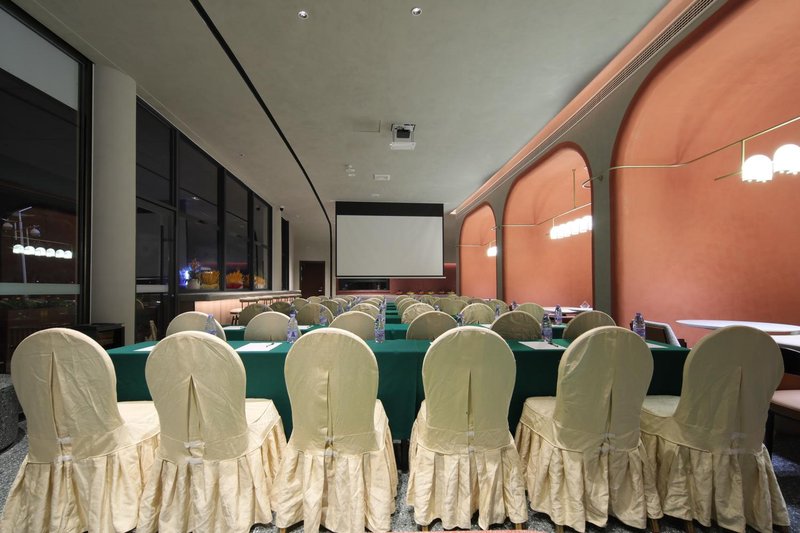 Huanyue Hotel (Jingmen Baimeng Huigu Yiwei Branch) meeting room