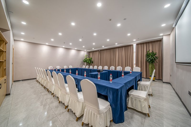 Ibis Styles (Kuitun Duku Expressway Junction) meeting room