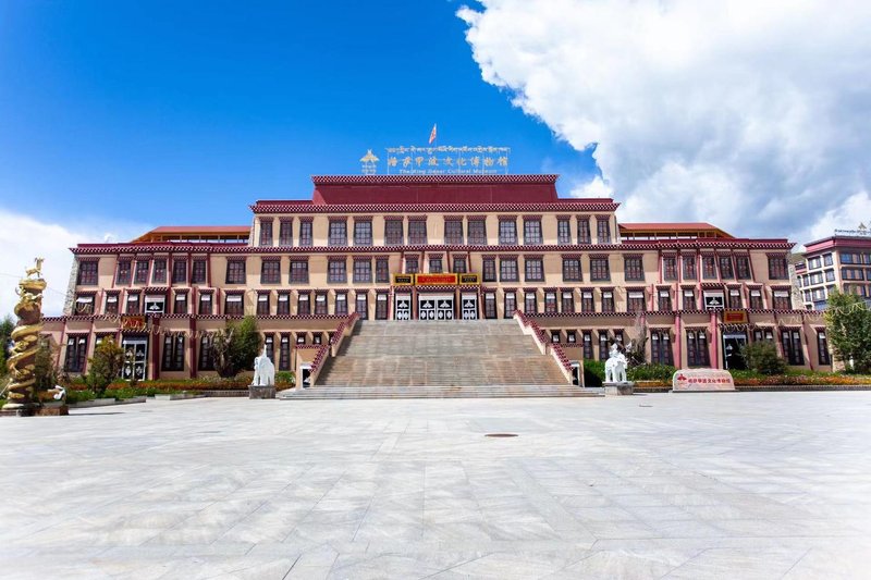 Ganzi Xiya Huanpeng Inn Over view