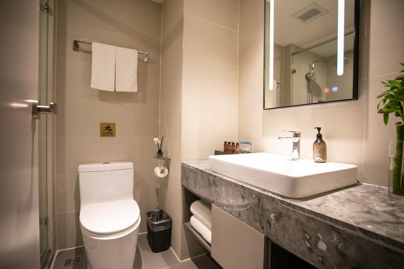 Home Inn (Korla Jiaotong West Road People's Square)Guest Room