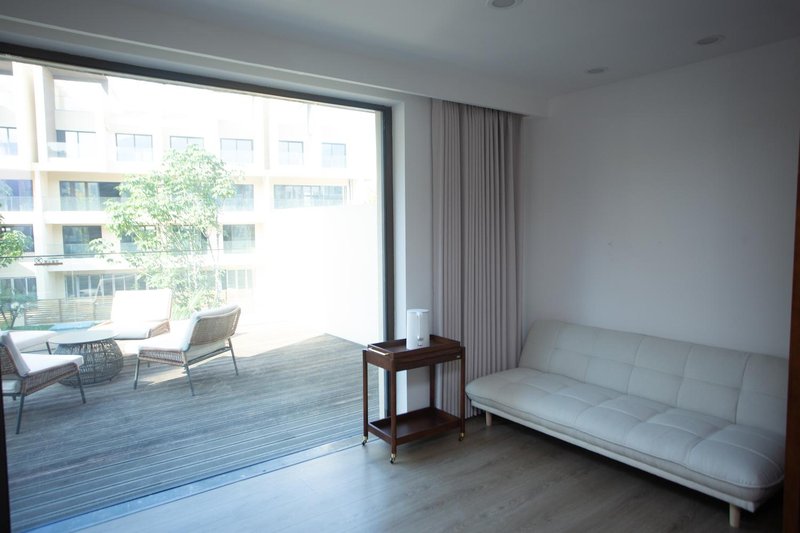 Taibai Mountain is not late · Riverside Pool HomeGuest Room