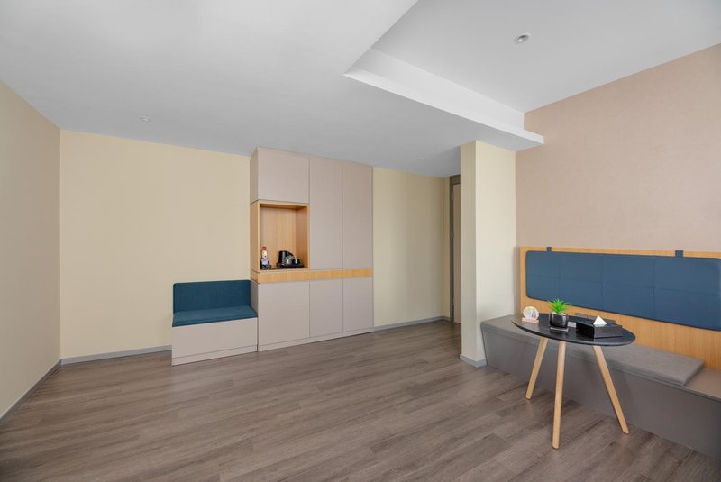 Home Inn (Korla Jiaotong West Road People's Square)Guest Room