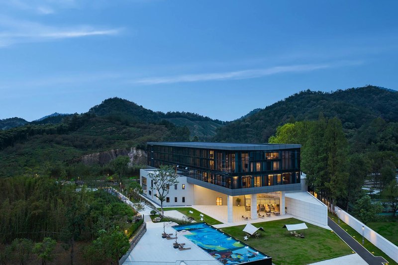 安吉MOMA秣马度假酒店外景图