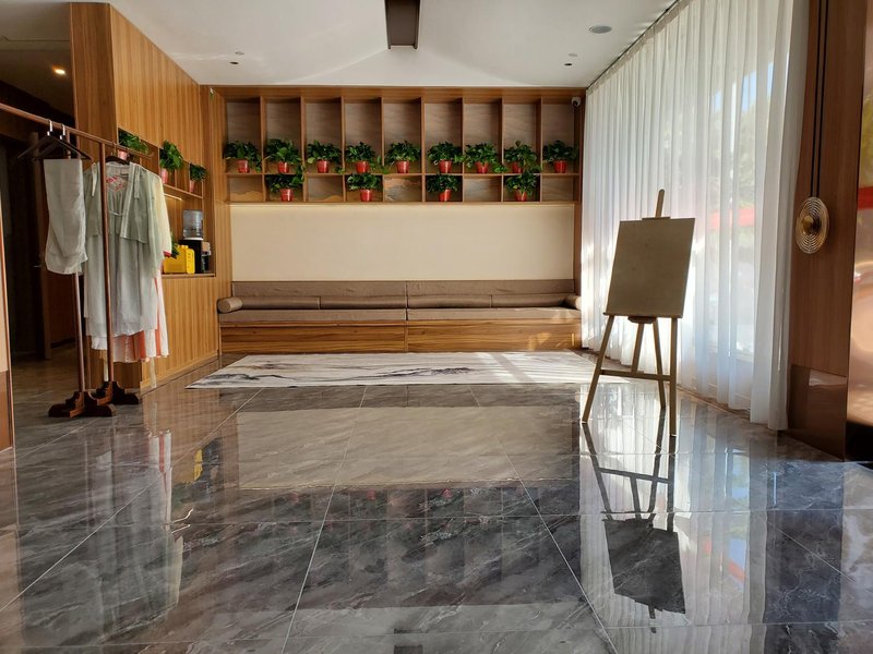 Qianna Hotel (Sanmenxia Shaanzhou Branch) Lobby