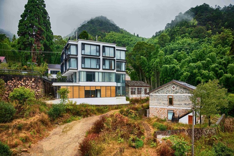 Longquan Qingshan Bufei Inn Over view