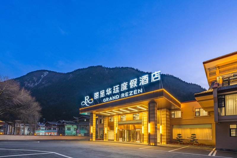 Jiuzhaigou Licheng Huating Resort Over view
