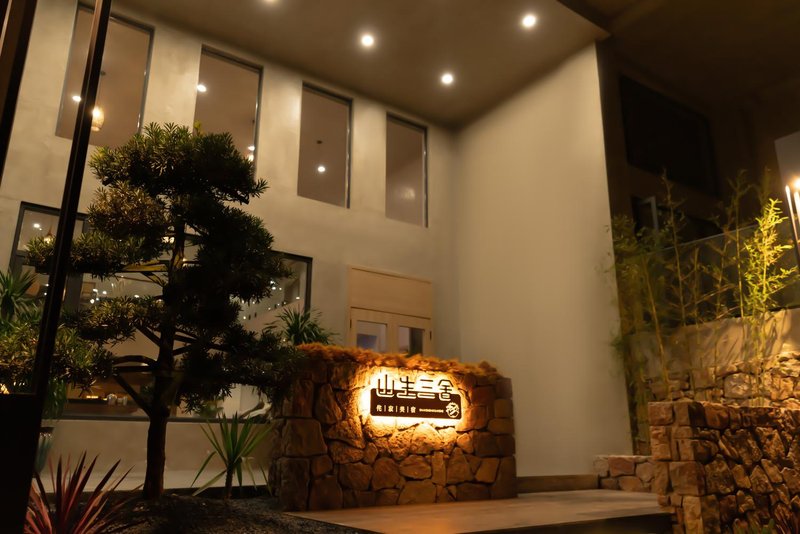 黄果树山生三舍民宿外景图