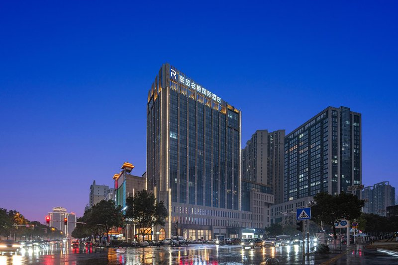 丽呈名爵国际酒店(长沙五一广场黄土岭地铁站店)外景图