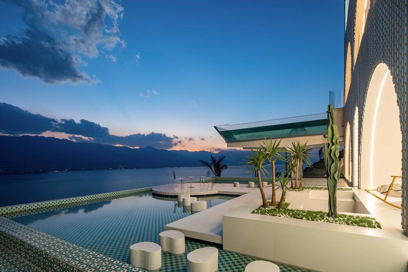 大理云顶之最崖海艺境国际酒店外景图