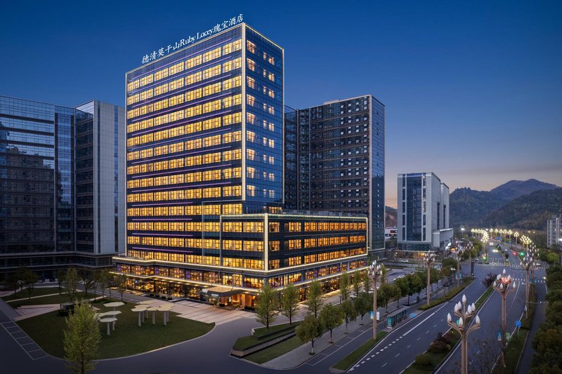 德清瑰宝酒店外景图