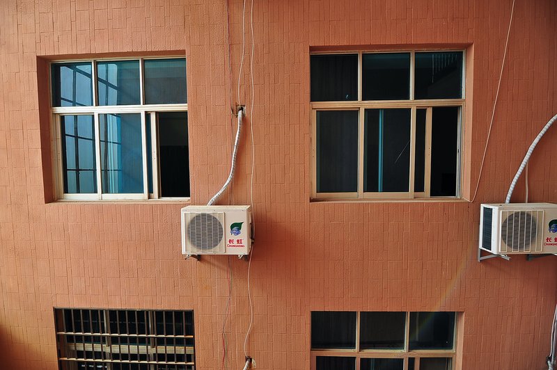 Luoping Ruiqi Hotel Over view