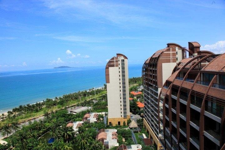 Pullman Oceanview Sanya Bay Resort & SpaOver view