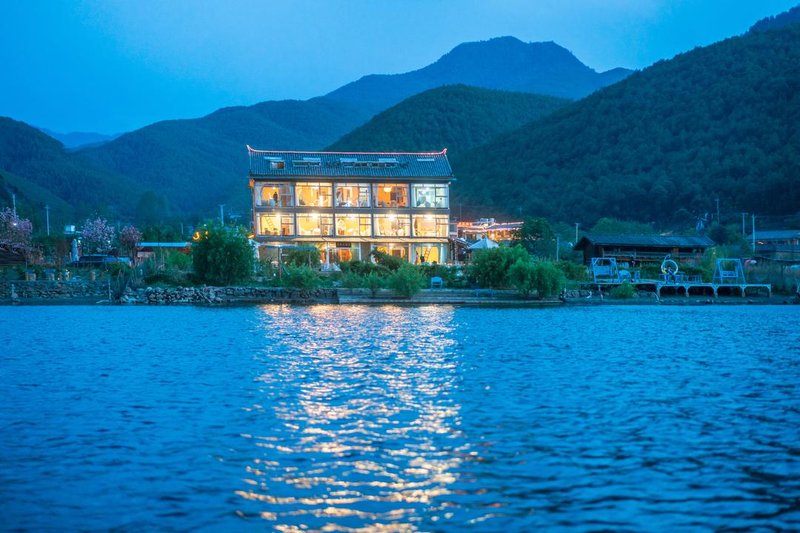 Lugu Lake Qingfengyang Holiday Hotel Over view