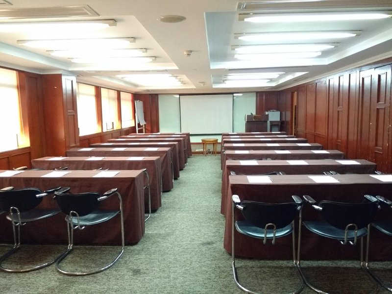 Lee Garden Hotel meeting room