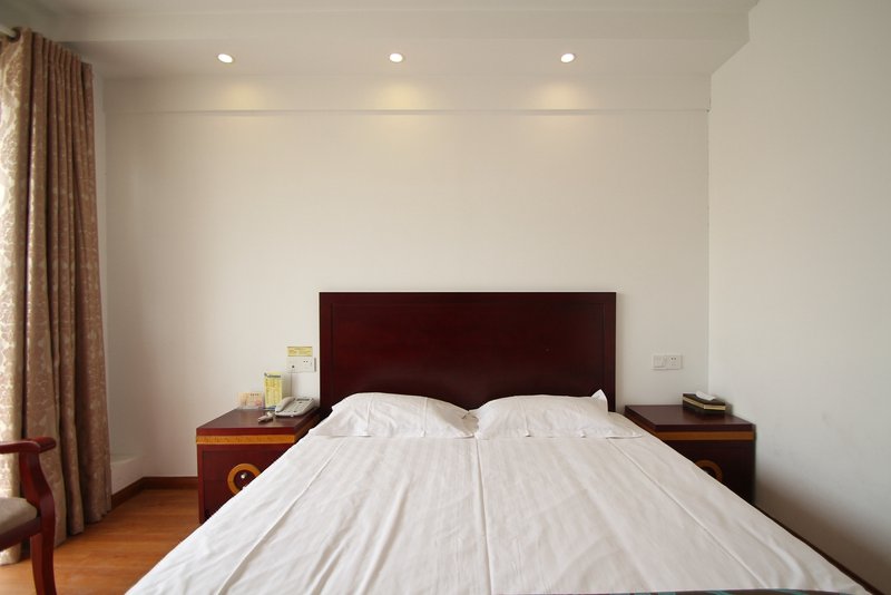 Yancheng Yueguang Wharf Business HotelGuest Room