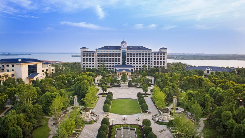 EVERGRANDE HOTEL WUHAN over view