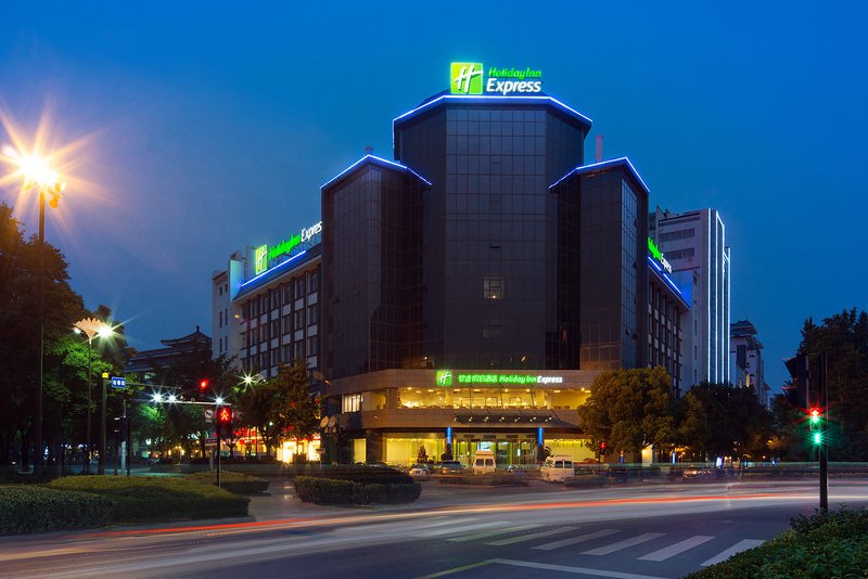 Holiday Inn Express Yangzhou City Center Over view
