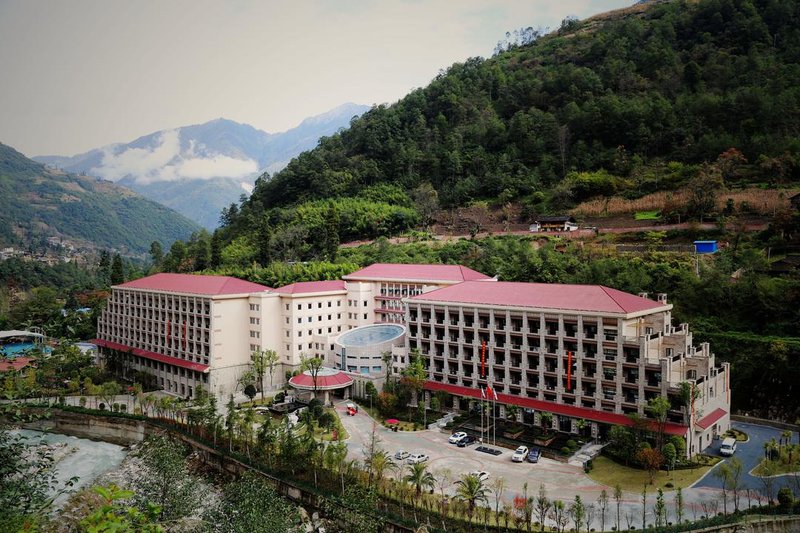 Hailuogou Gongga Shentang Hot Spring Hotel Over view