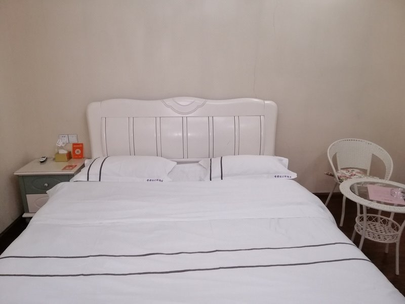 The Sunshine hotel Guest Room