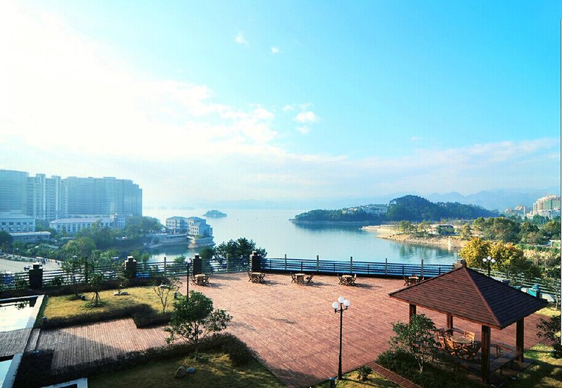 Maison New Century Hotel Qiandao Lake Hangzhou over view