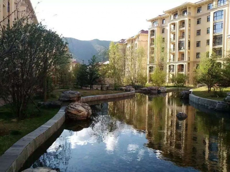 Business district town in the four seasons resort stop intersectionOver view