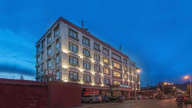 Lhasa Dekang Hotel (Jokhang Temple store)Over view