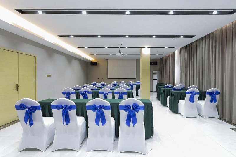 Lavande Hotel (Nanchang Liantang Xiaolan Industrial Park) meeting room