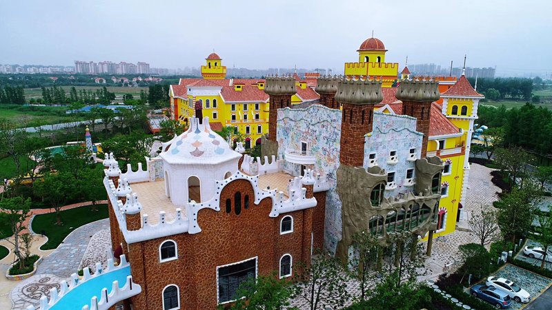 The Gleetour Hotel Over view