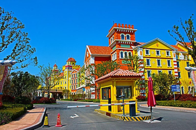 The Gleetour Hotel Over view