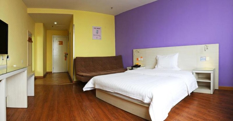 7 days inn  Guest Room