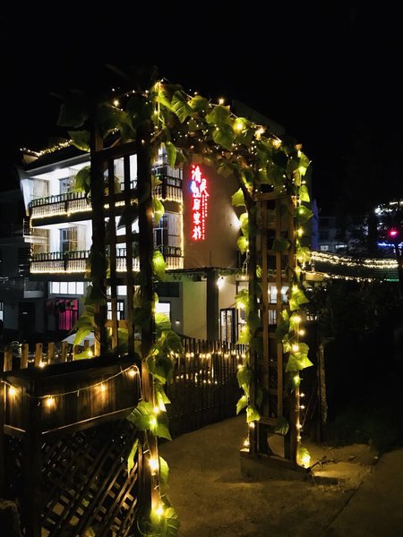 Qingling Shanju Inn Over view