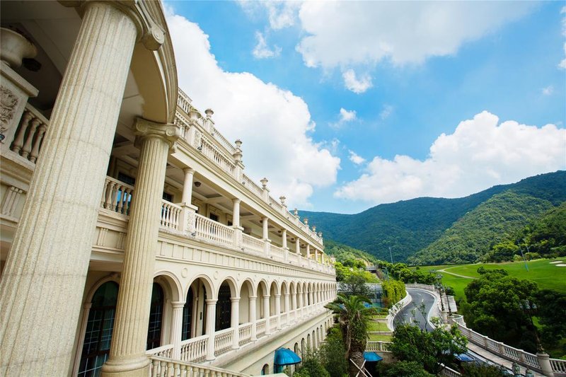 Schonbrunn Hotel Over view