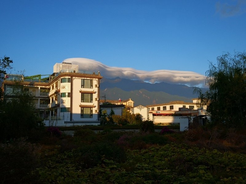 Dali Caiyue Dongli Banhaiju Hotel Over view