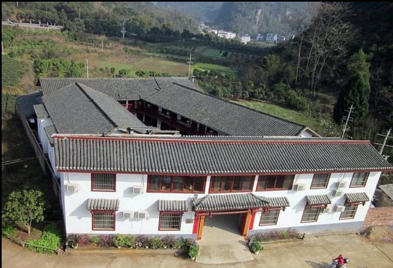 Yangshuo Dahutong Traditional CourtyardOver view