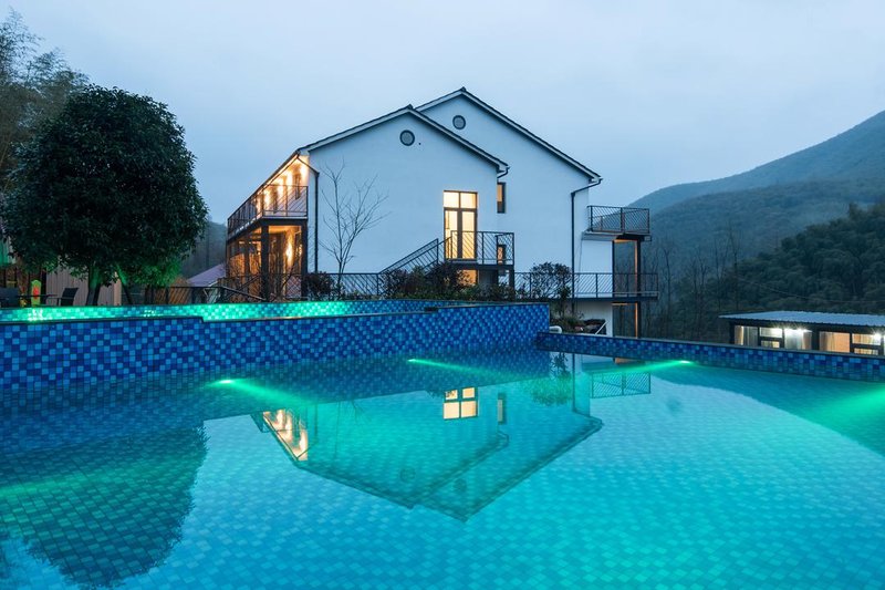 Mogan Mangu Holiday Villa Over view