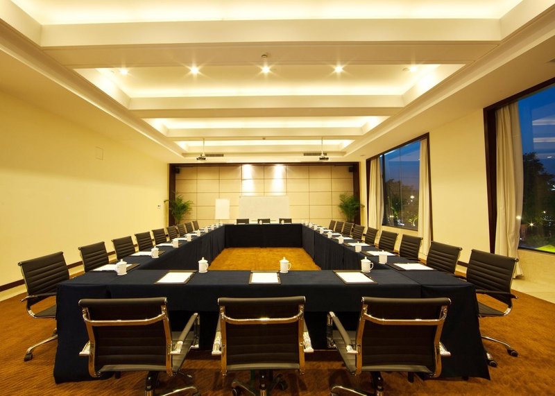 Garden Hotel Riverside (Huangshan Tunxi Old Street)meeting room