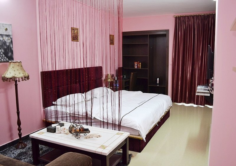 Guigang April In Paris Theme ApartmentGuest Room