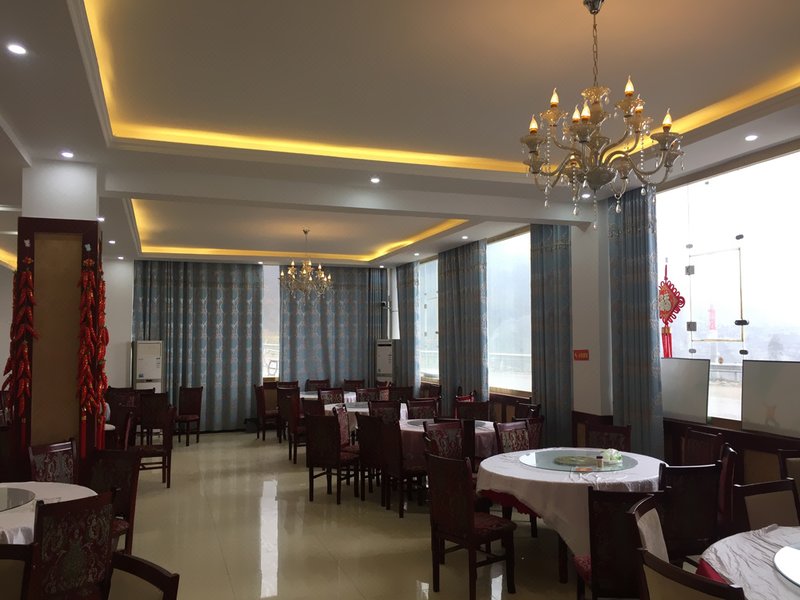 TOP ONE HOTLE Restaurant