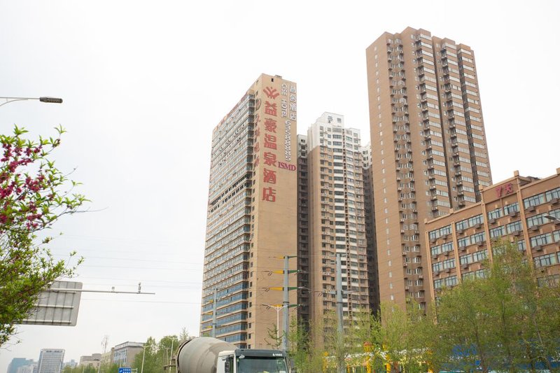 Yihao Hot-spring Hotel (Zhengzhou Erqi Wanda) Over view