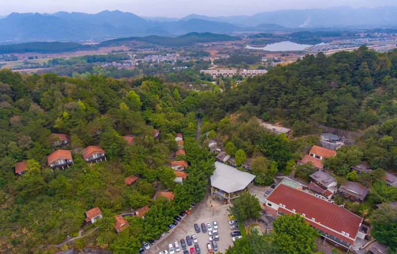 Qingyuan Yingde Baodunhu VillaOver view