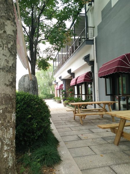 Farm stay jiayuan city courier station酒店外观